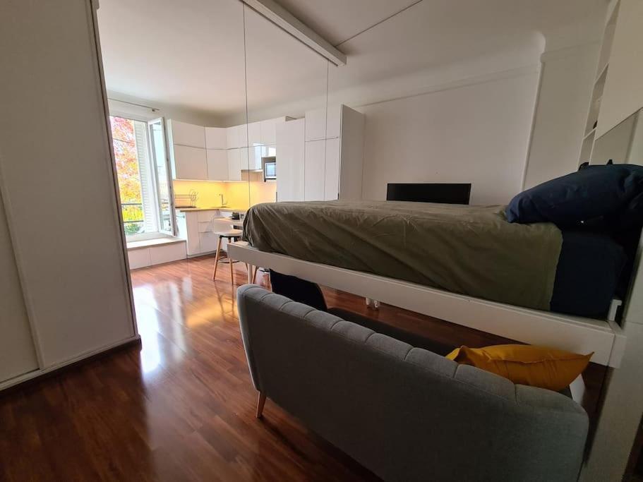 Studio A 2 Pas De La Gare Сартрувил Екстериор снимка