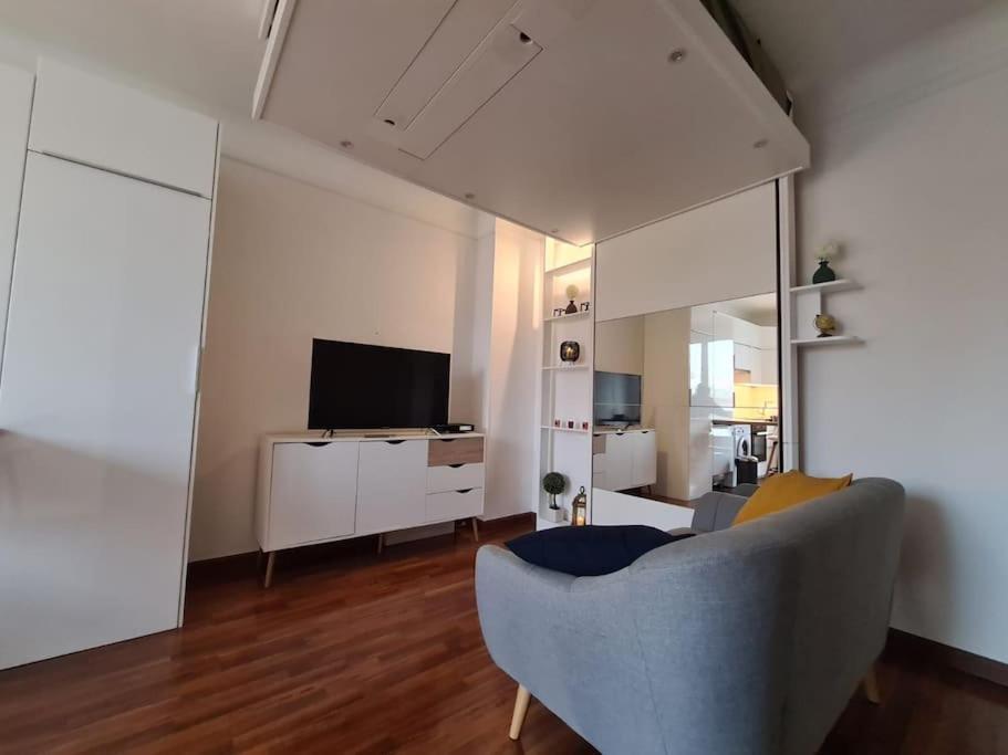 Studio A 2 Pas De La Gare Сартрувил Екстериор снимка