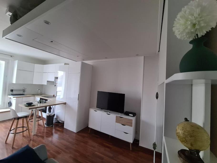 Studio A 2 Pas De La Gare Сартрувил Екстериор снимка