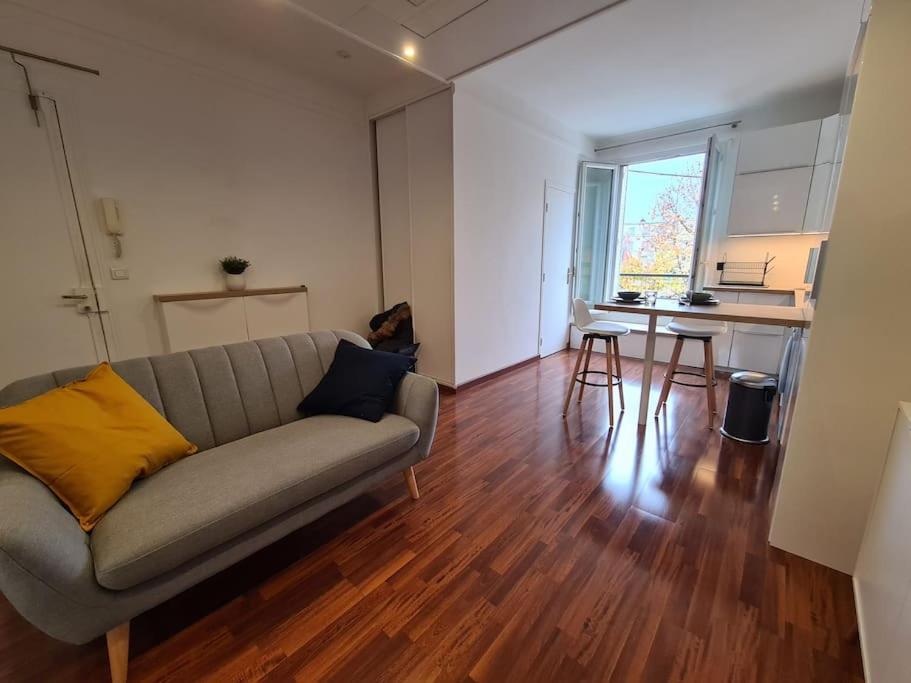 Studio A 2 Pas De La Gare Сартрувил Екстериор снимка